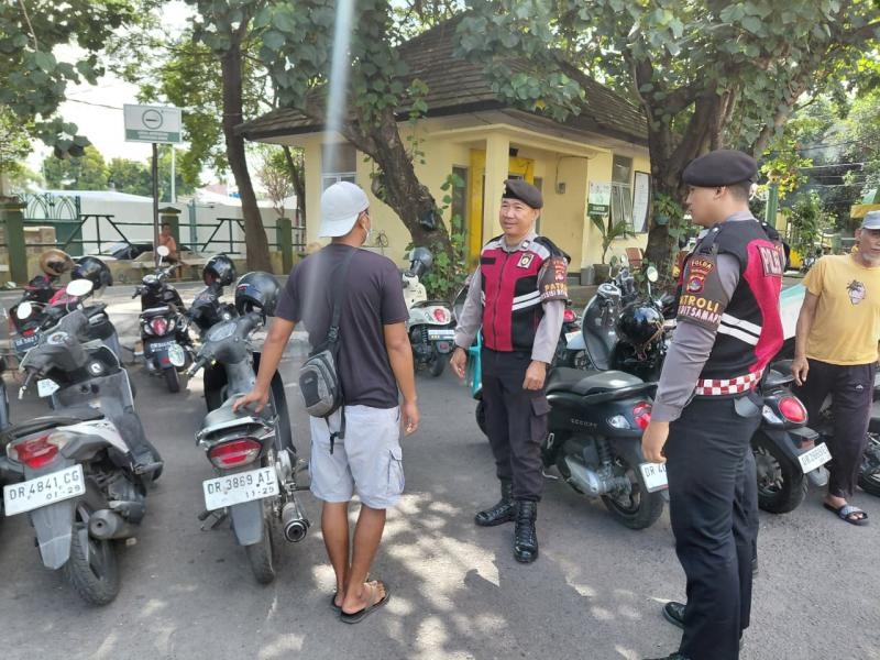 Patroli Samapta Polda NTB Intensifkan Pengamanan Pasar dan Pusat Perbelanjaan di Mataram