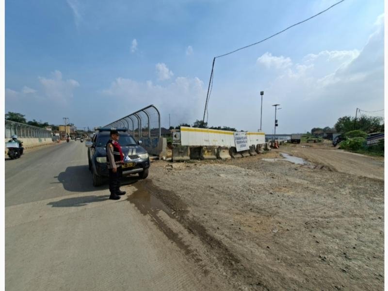 Polsek Pangkalan Jaga Kondusifitas di Lokasi Proyek Tol Japek 2 saat Laksanakan Patroli Siang
