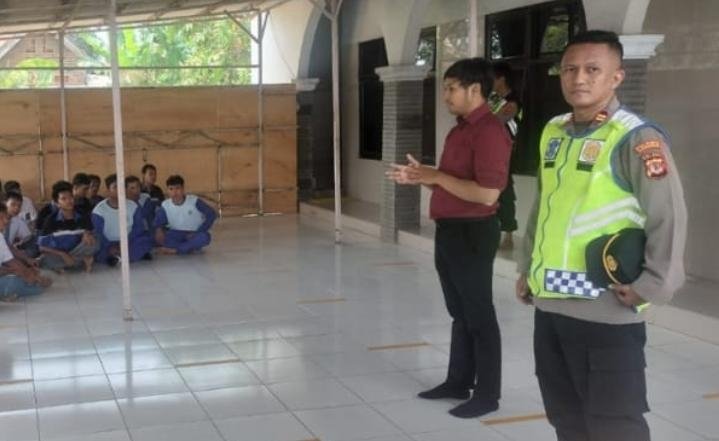 Personil Polsek Jatisari Hadir di Sekolah, Gaungkan Program Polisi Peduli Pendidikan untuk Cegah Kenakalan Remaja