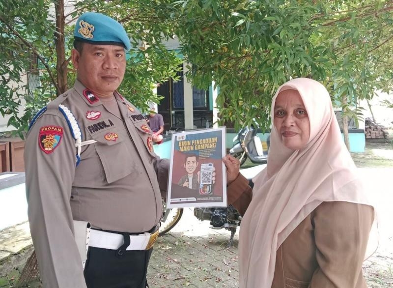 Upaya Bripka Faridil Polsek Banyusari Melaksanakan Sosialisasi QR Barcode ke Masyarakat Pengaduan Divisi Propam Polri Bidpropam Polda Jabar