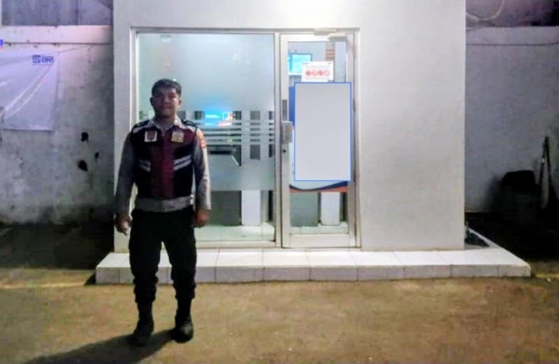 Upaya Polisi Polsek Lemahabang Laksanakan Patroli Prekat Malam Di Obyek Vital