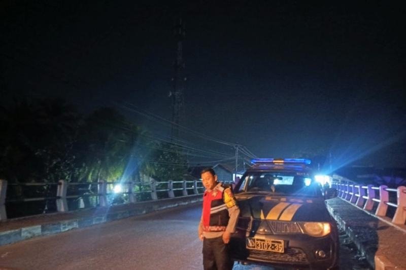 Patroli diwilayah Hukumnya terutama dijalan sepi dan di waktu Rawan Curas, Rutin Dilaksanakan Polsek Tempuran Res Karawang.