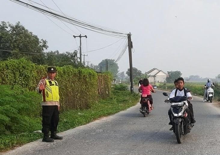 Anggota Personil Polsek Pakisjaya Giat Sapa Pagi Wujudkan Pelayanan Prima Dan Polri Humanis