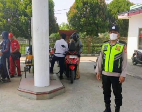 Serap Informasi Dan Berikan Himbauan Kamtibmas Bhabinkamtibmas Polsek Pakisjaya Saat Sambangi SPBU