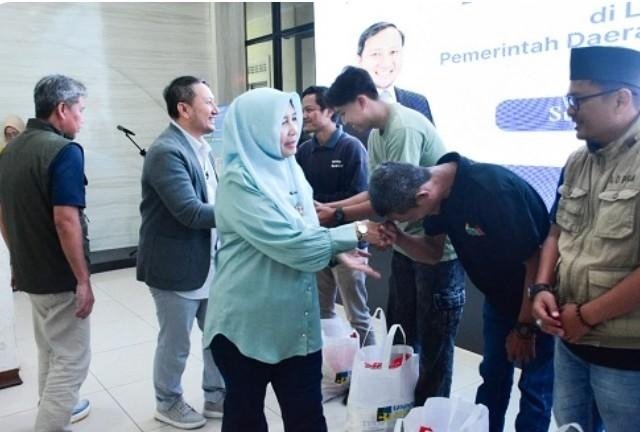 Taspen Berbagi di Ramadan, ASN Golongan Rendah dan PPPK Paruh Waktu di Sumedang Terima Paket Sembako