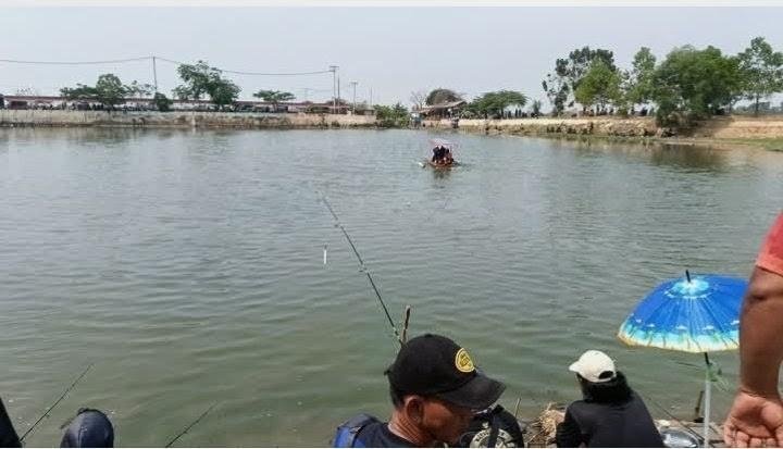 Menikmati Malam Minggu Sederhana, Pilih Memancing di Situ Darwin