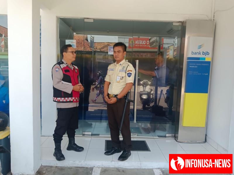 Personil Polsek Tegalwaru Patroli Siang Sasar Kantor Bank BJB Loji Edukasi Petugas Jaga Waspada