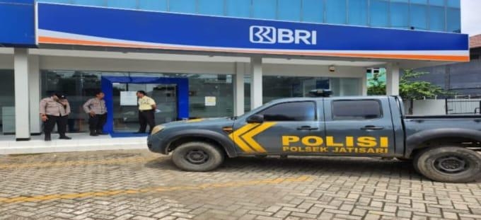 Patroli Siang Polsek Jatisari Pastikan Perbankan Kondusif