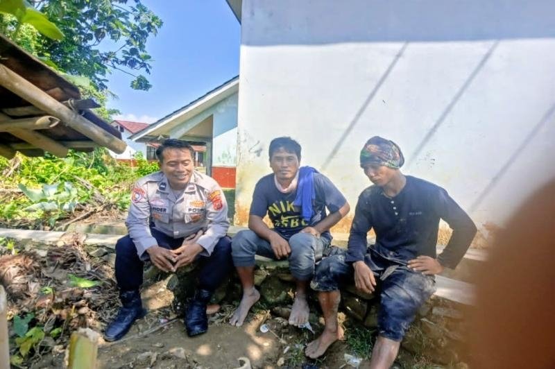 Bhabinkamtibmas Polsek Pangkalan Laksanakan Giat Sambang Humanis ke Warga Kampung Baru