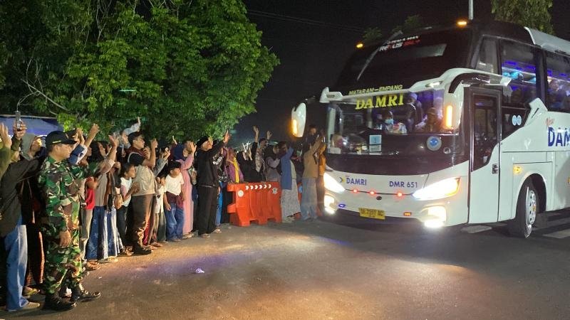 Polda NTB, Polresta Mataram dan TNI Kawal Kedatangan Jemaah Haji Kloter 12 Asal Lombok Timur