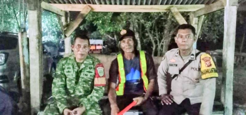 Sinergi Tiga Pilar Ngawangkong di Pos Ronda, Wujudkan Kamtibmas di Lingkungan Kondusif