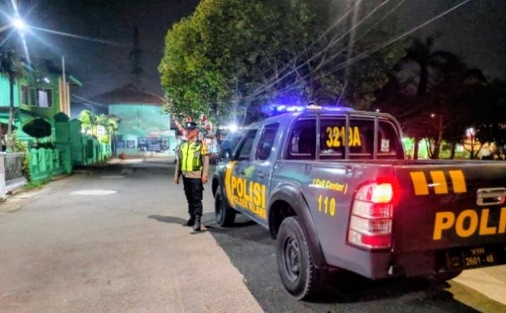 Pastikan Jalan Raya Pantura Kosambi Aman dan Kondusif, Personel Polsek Klari Lakukan Patroli Malam