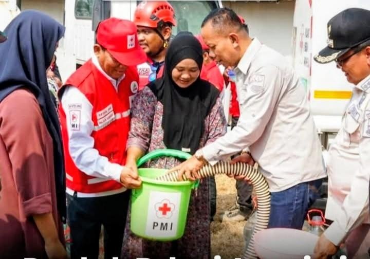 Pemkab Bekasi dan PMI Bergerak Bersama Salurkan Air Bersih, Hadirkan Harapan bagi Warga Terdampak Kekeringan