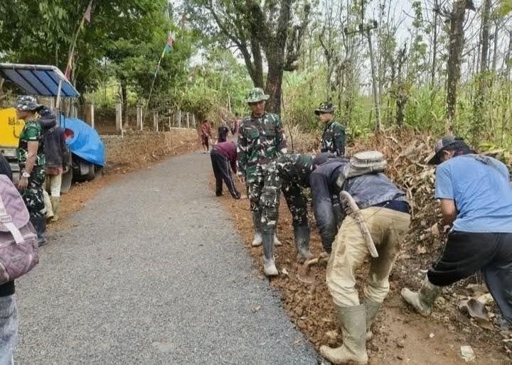 Jalan Desa Kini Mulus, Warga Mekarjaya Rasakan Harapan Baru dari TMMD ke-130