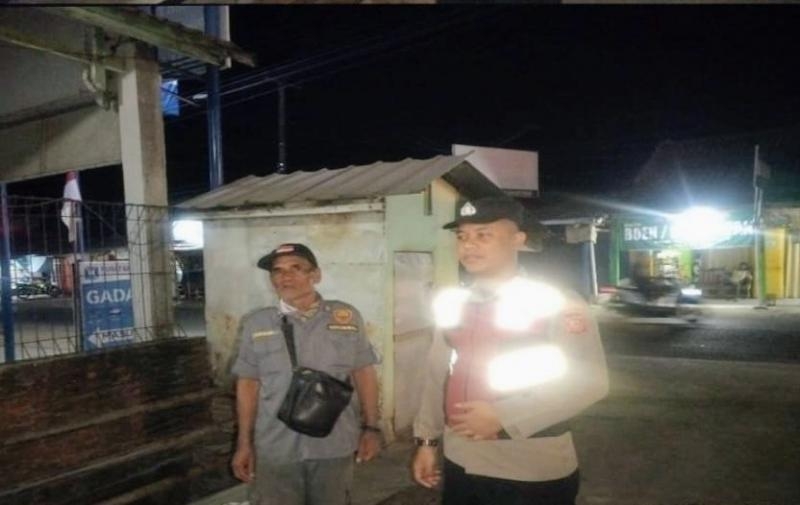 Upaya Brigadir Alpian Bhabinkamtibmas Kembali Getol Ikut Serta Dalam Giat Ronda Bersama Warga