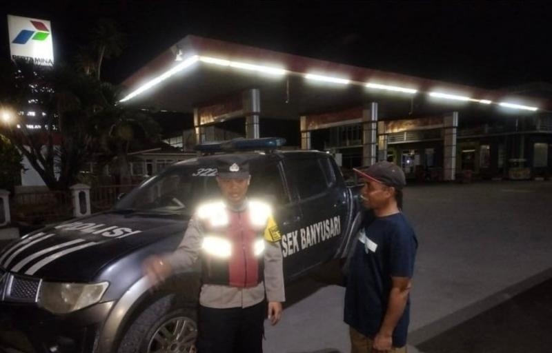 Upaya Brigadir Alpian Budi K Kunjungi SPBU, Prekat Polsek Banyusari Berikan Rasa Aman