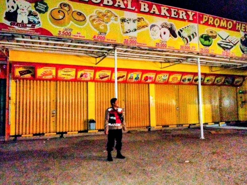 Upaya Polisi Polsek Batujaya melaksanakan Patroli Prekat serta kontrol Keamanan di Central Ruko Batujaya