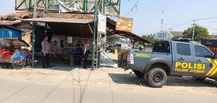 Patroli Polsek Jatisari Sampaikan Nomor Layanan Pengaduan Lapor Pak Kapolres