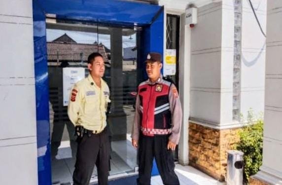 Aktif Kunjungi BRI Gempol Patroli Prekat Polsek Banyusari di Siang Hari