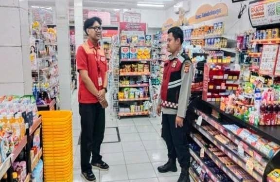 Upaya Giat Patroli Perekat Supermarket Alfamart Gempol Guna Antisipasi Kejahatan