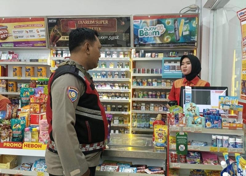 Upaya Lakukan Giat Patroli Perekat Supermarket Alfamart Gempol Guna Antisipasi Kejahatan