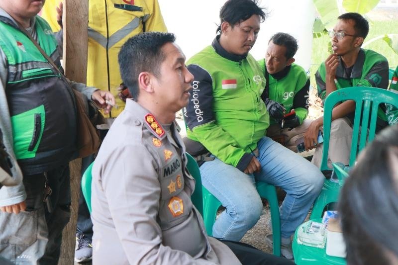 Kapolresta Karawang Resmikan Warung Ojol, Wujud Kepedulian dan Kedekatan dengan Pengemudi Ojek Online