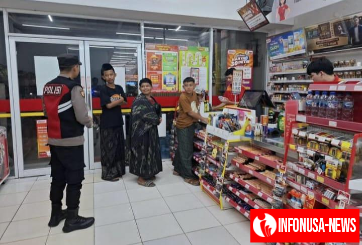 Personil Polsek Tegalwaru Giat Patroli Malam Monitor Pertokoan Ajak Masyarakat Waspadai Potensi Kejahatan