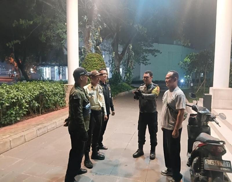 Polisi Gelar Patroli Perintis, Ajak Security untuk Jaga Keamanan di Kantor Marketing Gallery Grand Taruma