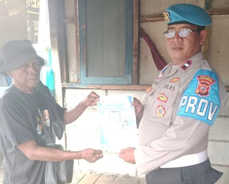 Bripka Faridil Sosialisasi QR Barcode ke Masyarakat Pengaduan Divisi Propam Polri