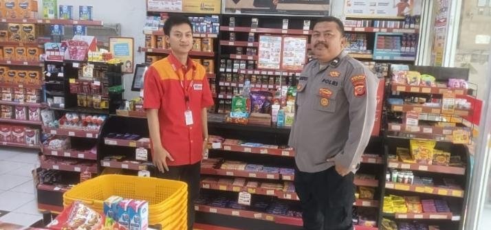 Antisipasi Gangguan Kamtibmas, Polsek Jatisari Patroli Siang Sambangi Alfamart