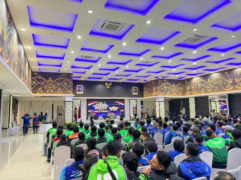Dalam Rangka HUT Bhayangkara ke-80, Satlantas Polres Karawang Ikuti Gathering Ojol Kamtibmas dan Lomba Cerdas Cermat