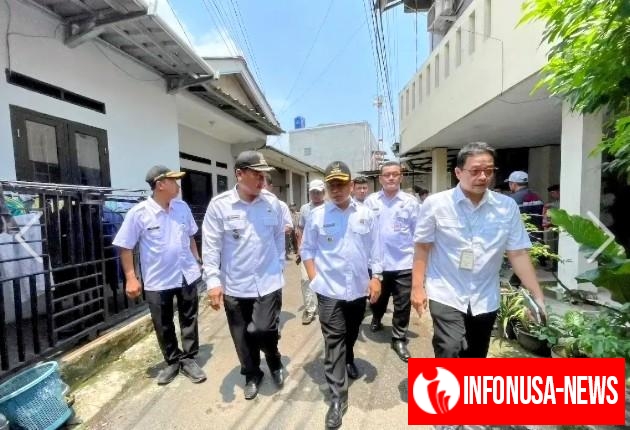 Tindak Lanjuti Laporan, Wali Kota Depok Supian Suri Kunjungi Rumah Terdampak Angin Puting Beliung di Grogol Kecamatan Limo