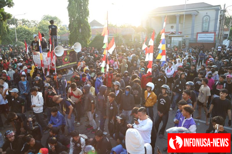 Polres Karawang Amankan Aksi Unjuk Rasa AMPERA di Gedung DPRD Karawang, Situasi Berjalan Kondusif