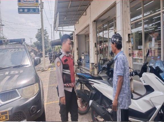 Upaya Bripka Satim Prekat Polsek Banyusari Giat Patroli Jalan Raya Antisipasi Kejahatan