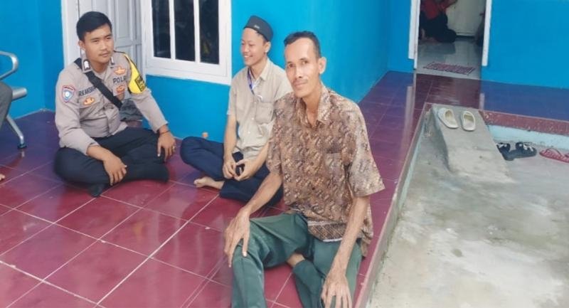 Patroli Dialogis Bhabinkamtibmas Polsek Lemahabang Imbau Warga Desa Karyamukti Waspada TPPO