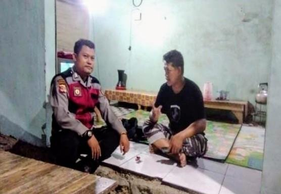 Bhabinkamtibmas Selalu Aktif Ikut Serta Dalam Giat Ronda Bersama Warga