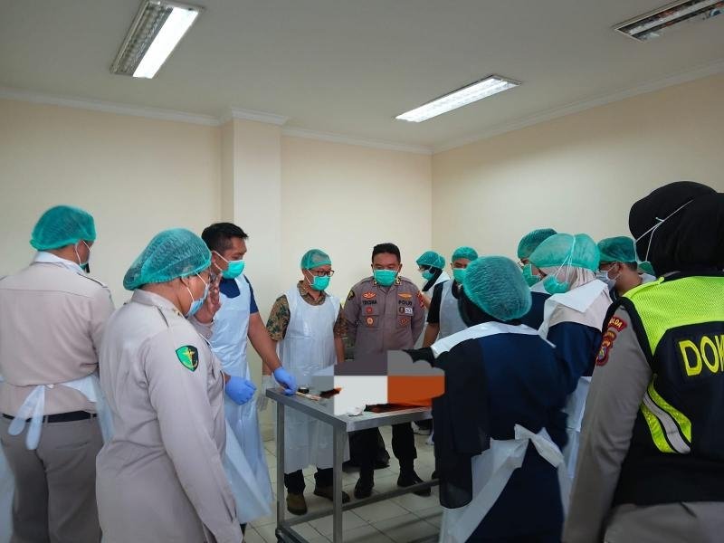 Kebakaran Kapal Ferry Putri Yasmin, Tim DVI Polda NTB Identifikasi Korban di Lembar dan RSUD Provinsi