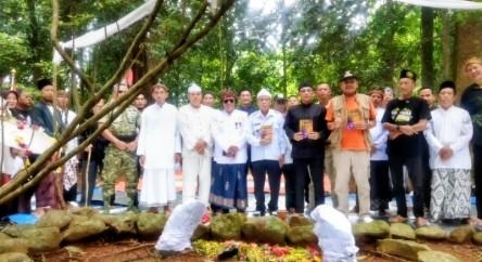 Merawat Jejak Leluhur di Ciamis, Warga Cilongkrang Luncurkan Buku Sejarah Dalem Cilongkrang 