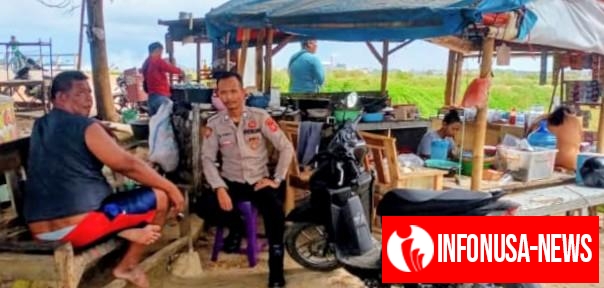 Bhabinkamtibmas Polsek Jatisari Sambang Warga, Berikan Nomor Layanan Kepolisian