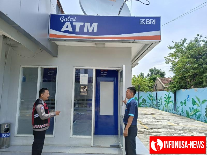 Upaya Pastikan Objek Vital dalam Keadaan Aman, Personil Polsek Tempuran laksanakan Patroli siang hari ke perbankan Wilkum kecamatan Tempuran.