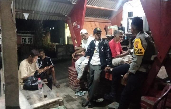 Patroli Anggota Polsek Pedes Melaksanakan Sambang Di Malam Hari Mencegah Kejahatan