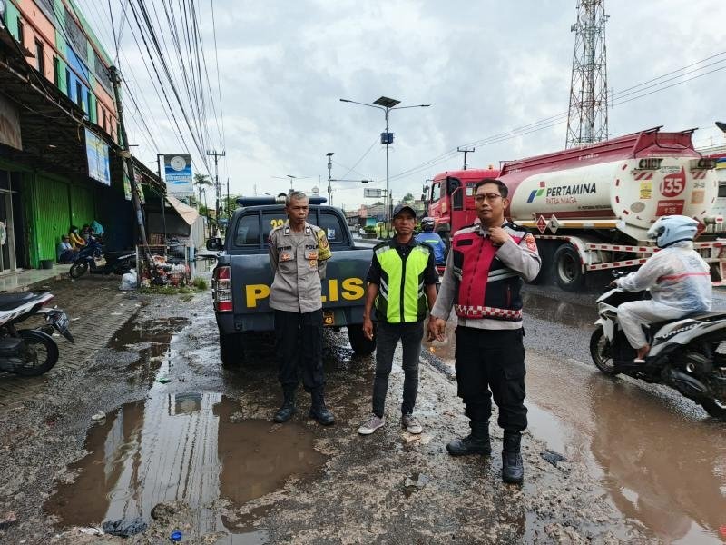 Polsek Klari Polres Karawang Patroli Siang Sambang Warga