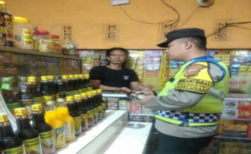 Rutin, Prekat Polsek Banyusari Gelar Razia Miras Demi Ciptakan Situasi Kamtibmas Kondusif