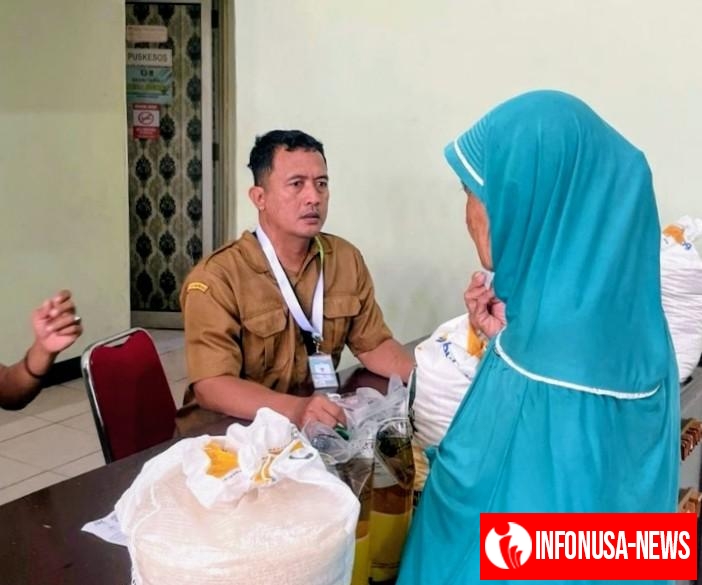 Pemdes Cikampek Barat Kembali Salurkan Beras Bulog & Minyak Goreng Kepada 581 KPM