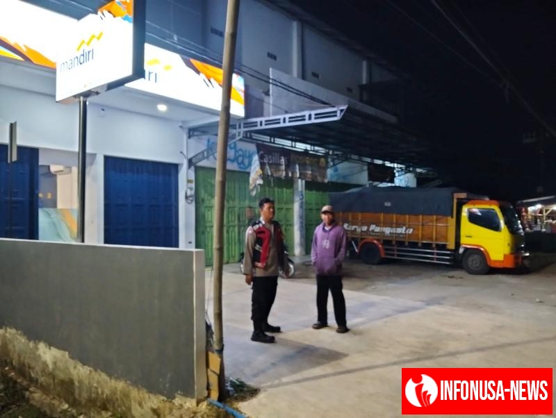 Upaya Anggota Polsek Batujaya Cegah GU Kamtibmas di Bank Mandiri Unit Batujaya pada malam hari