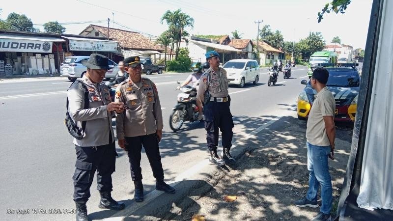 Kapolsek Kotabaru Pantau Posko Mudik, Pastikan Perjalanan Warga Aman dan Nyaman Jelang Idulfitri