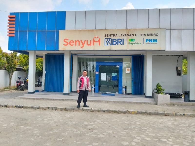 Anggota Polsek Batujaya Ciptakan Keamanan di Bank BRI Unit Batujaya dan mengantisipasi terjadinya Pencurian/Pembobolan ATM