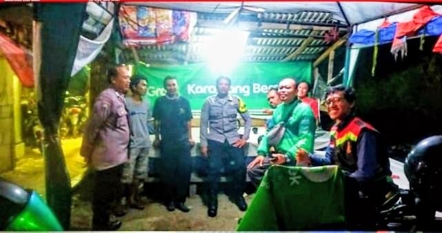 Bhabinkamtibmas Polsek Rengasdengklok Sambang Sekaligus Ngawangkong bersama Petugas Ronda