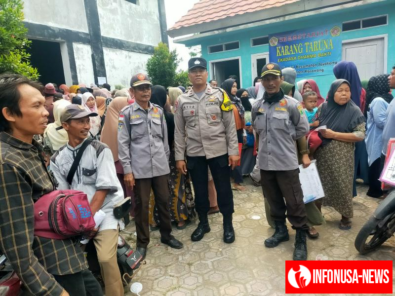 Pendistribusian Kartu PKH Dan BPNT Desa Kemiri, Mendapat Pengamanan Anggota Bhabinkamtibmas