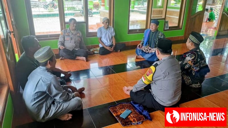Kapolsek Banyusari Iptu Budi Santoso, S.H Gelar Jumat Curhat, Polisi Banyusari Dengarkan Keluhan Warga